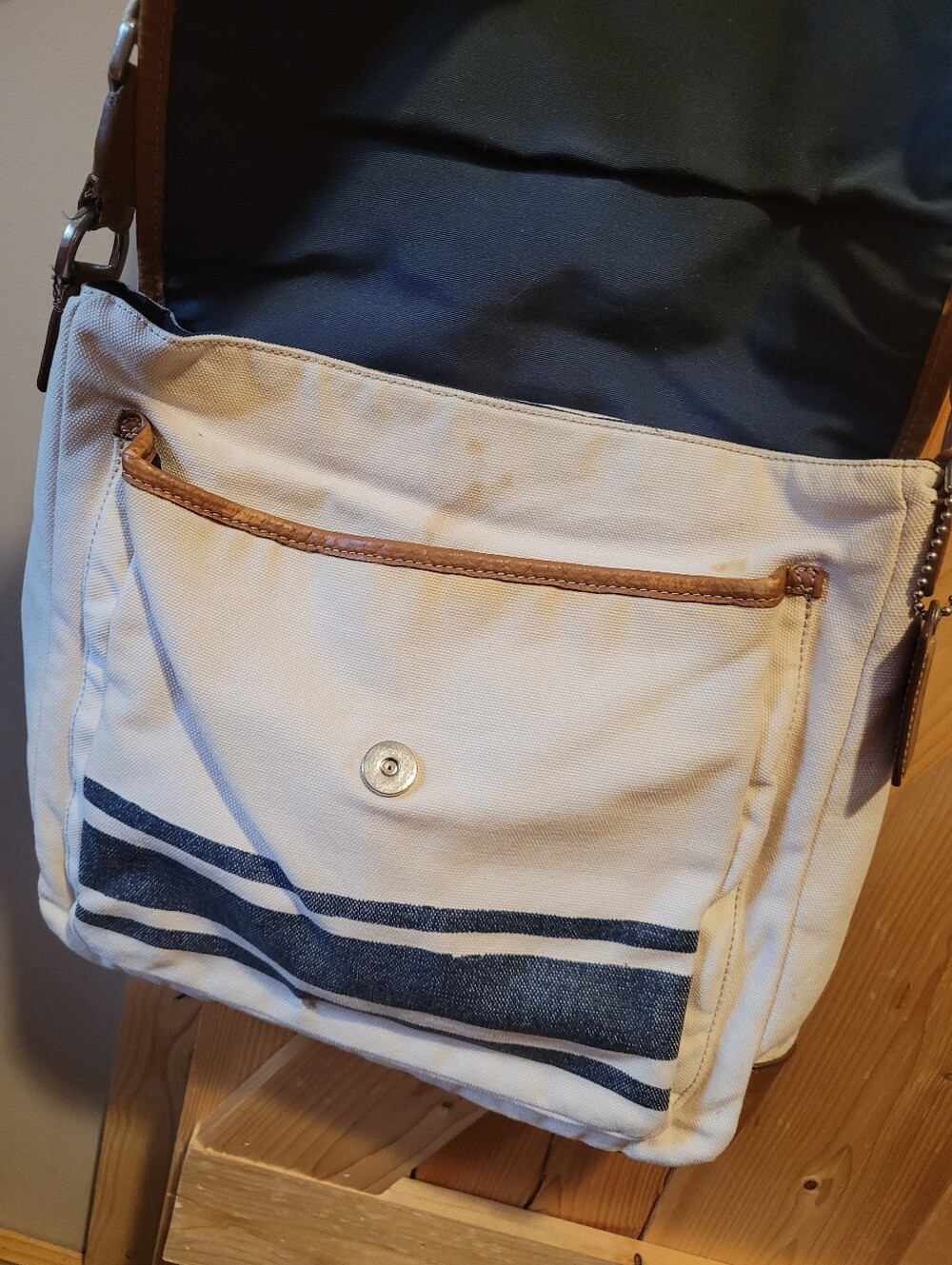 Coach Men's Cream Canvas Messenger Bag with Navy Stripe - Picture 8 of 10